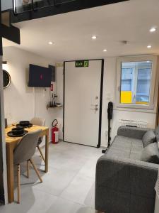 Ipokratio Loft - 2 min to Metro & Ipokratio Hospital