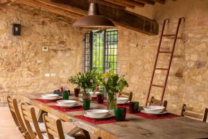 Siena Heritage Estate - Pool & Olive Grove