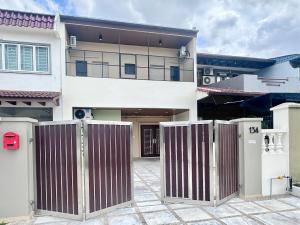 Balcony house JB Sentosa 12 Pax CIQ & Mid Valley