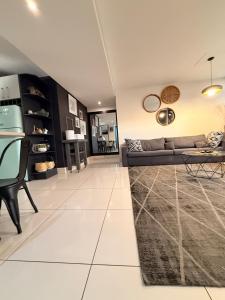 Finagaello 3 bedrooms-Self catering at 77 on Independence