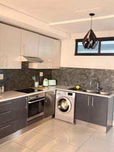 Finagaello 3 bedrooms-Self catering at 77 on Independence
