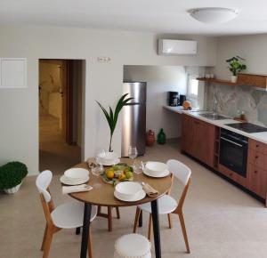 Vrahakia Apartment 4 in Marina Galatas