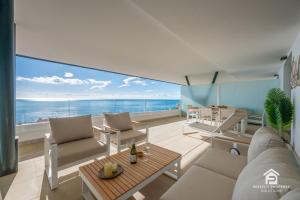 Carvajal Design Stay - Walk to Beach and Train