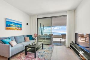 Carvajal Design Stay - Walk to Beach and Train