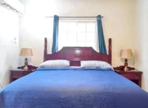 MIRANDO PLACE #7---BEACH CLUB ACCESS, ,POOL, HOTTUB, GYM,3 Lounges, APARTMENT #7, Airport 10 minutes