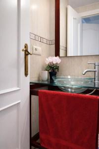 Cosy and Secure Suite Marbella Center