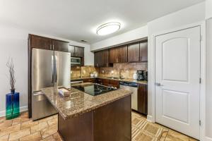 Dtwn Kansas City Hub 9 Mi to Arrowhead Stadium!