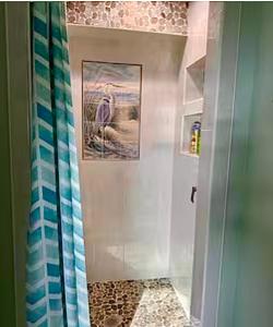 Waterfront Guesthouse on Key AllegroLittle Bay with dock