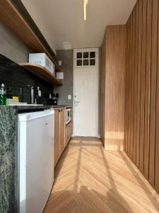 14m2 32 TV Near beach Near mall 24A