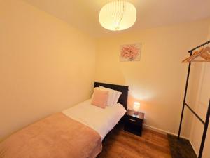 Modern 4BR Swansea House w Free Parking