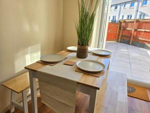 Modern 4BR Swansea House w Free Parking