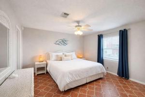 Sea Horse 612- 2 min walk 2 beach