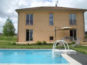 Maisons de vacances Huge Holiday Home in Lotharingen with Private Swimming Pool : photos des chambres