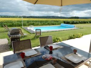 Maisons de vacances Huge Holiday Home in Lotharingen with Private Swimming Pool : photos des chambres