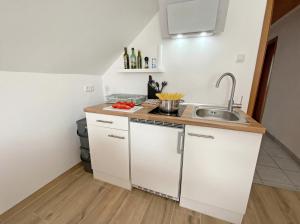 Jacky & Daniels Apartments Top 2