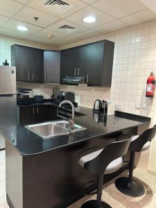 2BR Sea View Apartment 5 Min Walk to Beach