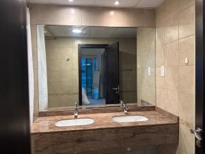 2BR Sea View Apartment 5 Min Walk to Beach