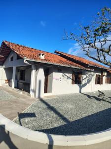 Casa de temporada na enseada para 12 pessoas