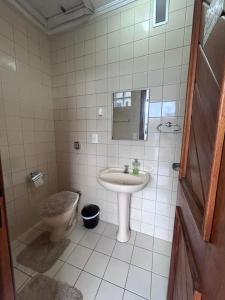 Alugo quarto com internet