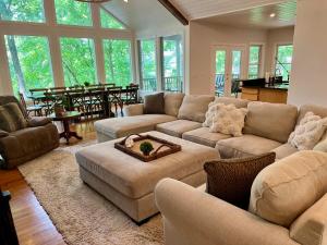 Tims Ford Lake 6BR Private dock near Twin Creeks