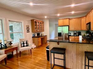 Tims Ford Lake 6BR Private dock near Twin Creeks