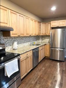 Center City - Spacious 2 bedroom - Walk Everywhere