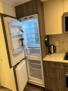Executive 2 beds and 1 bath suit
