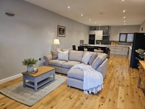 Lakefront Lodge with Hot Tub - Muscovy Lodge