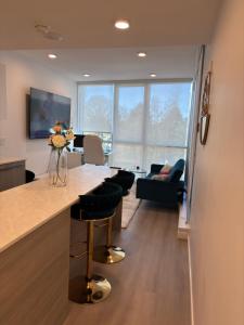 Executive 2 beds and 1 bath suit