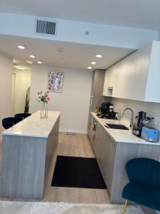 Executive 2 beds and 1 bath suit