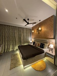 Cozy Stay At Supernova Noida