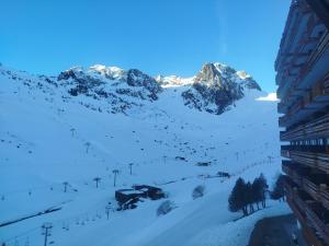 ALTI-STUDIO La Mongie Pied des pistes Balcon vue montagne 4-5 personnes