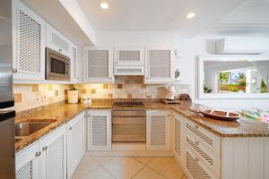 Glitter Bay Apartment 104