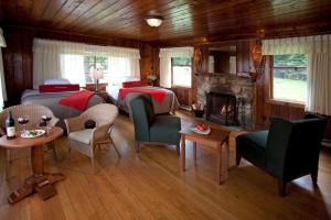 Deluxe Queen Room - No Pets Allowed room in Lake Crescent Lodge
