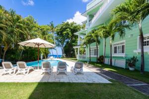 Galeria Beach, Ocean front