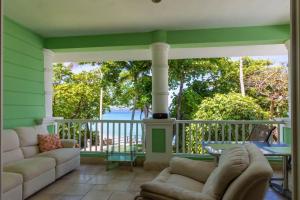 Galeria Beach, Ocean front