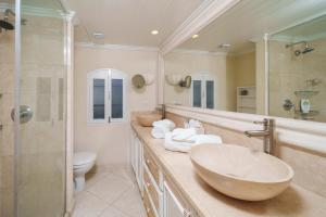 Glitter Bay Apartment 104