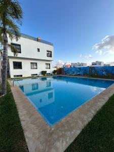 Villa 4 niveaux avec piscine - plage à 5min