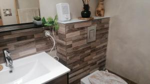 Une Clé Pour Deux - Chambre romantique avec Patio & Spa privatifs