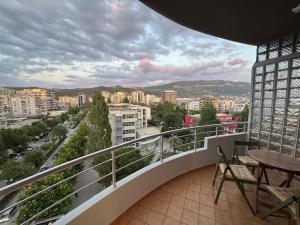Mountain & Beach View, Large Balcony Flat in Vlorë