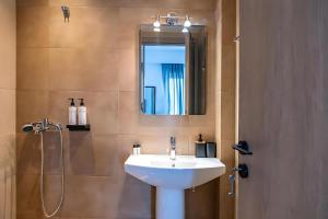 Zoes Nest, Room 2 by Traser