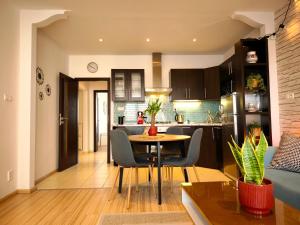 Lucky Apt 7 - 2 Bdr Cozy Family Home - Near Center, Sports and Culture