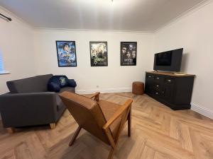 Wizards Retreat by Harry Potter Studios, Parking