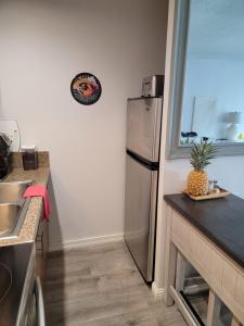 King Bed Luxury Beach Studio Heart of Waikiki