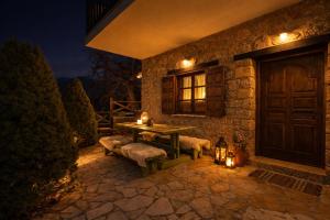 Petrino Lodge Stone Mountain Retreat