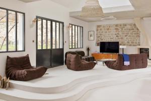 Villa Albertine, 4 chambres en plein cœur de Barbizon proche lisière de Forêt