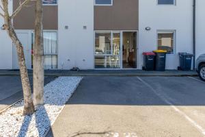 6BR Home Walk to Wolfbrook Arena and Hagley Park