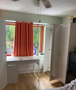 Good Night Sleep - Kitchen Laundry Facility - Near PRUH - Orpington - 20 Mins from London Bridge