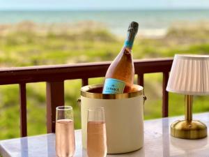 Romantic Luxury - Direct Oceanfront Renovated King Villa