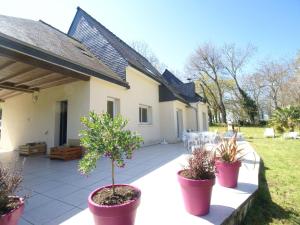 Maisons de vacances Beautiful holiday home with large garden in Brittany 1 km from the beach : Maison de Vacances 3 Chambres 